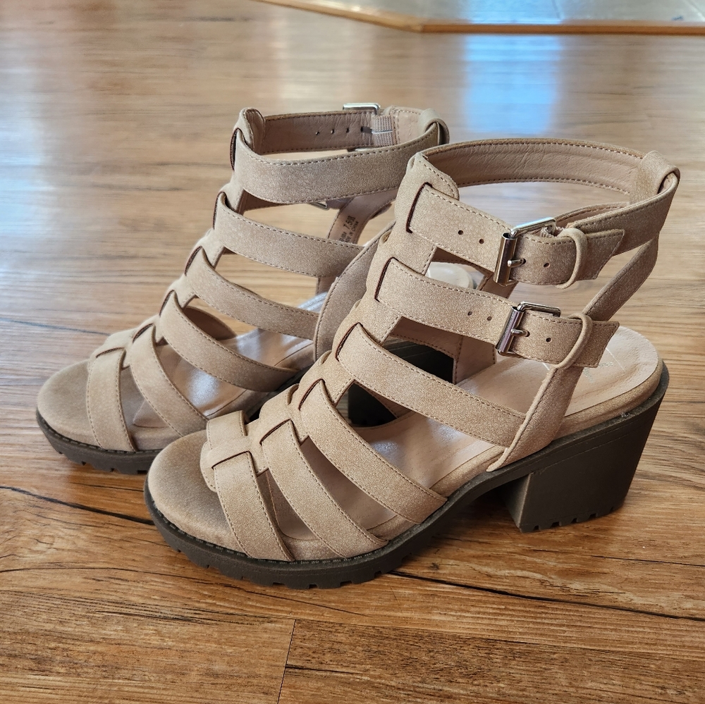 NIB Dirty Laundry Chunky Platform Fun Stuff Sandals